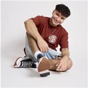 Profesor de apoyo en lengua y literatura tanto en la ESO como Bachillerato. A su vez, enseño a leer a l@s más pequeñ@s del hogar